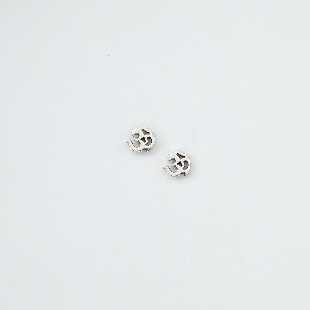 Tiny Silver Om Studs