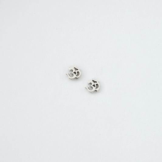 Tiny Silver Om Studs