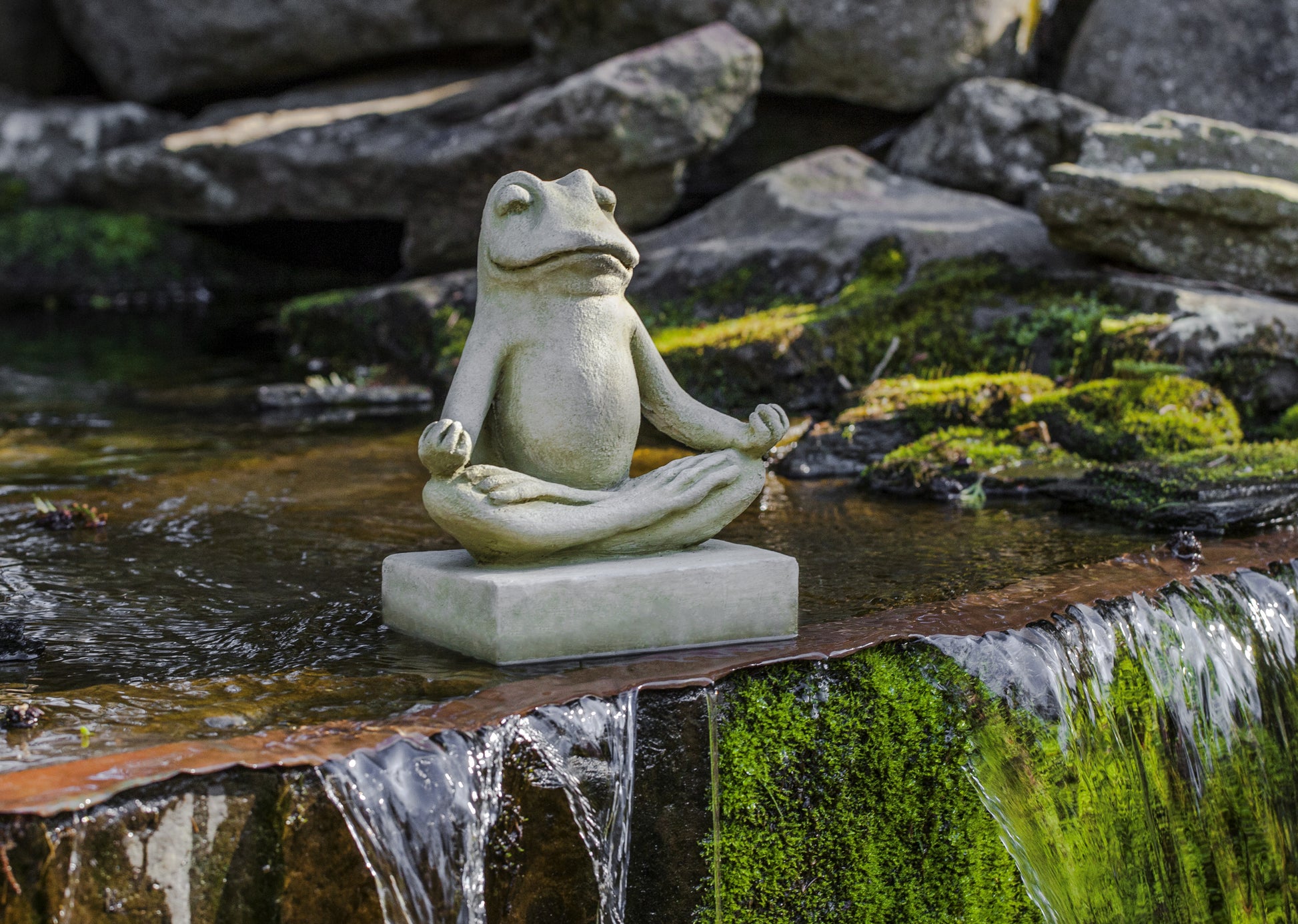 Zen Frog Garden Statue | Medium / English Moss
