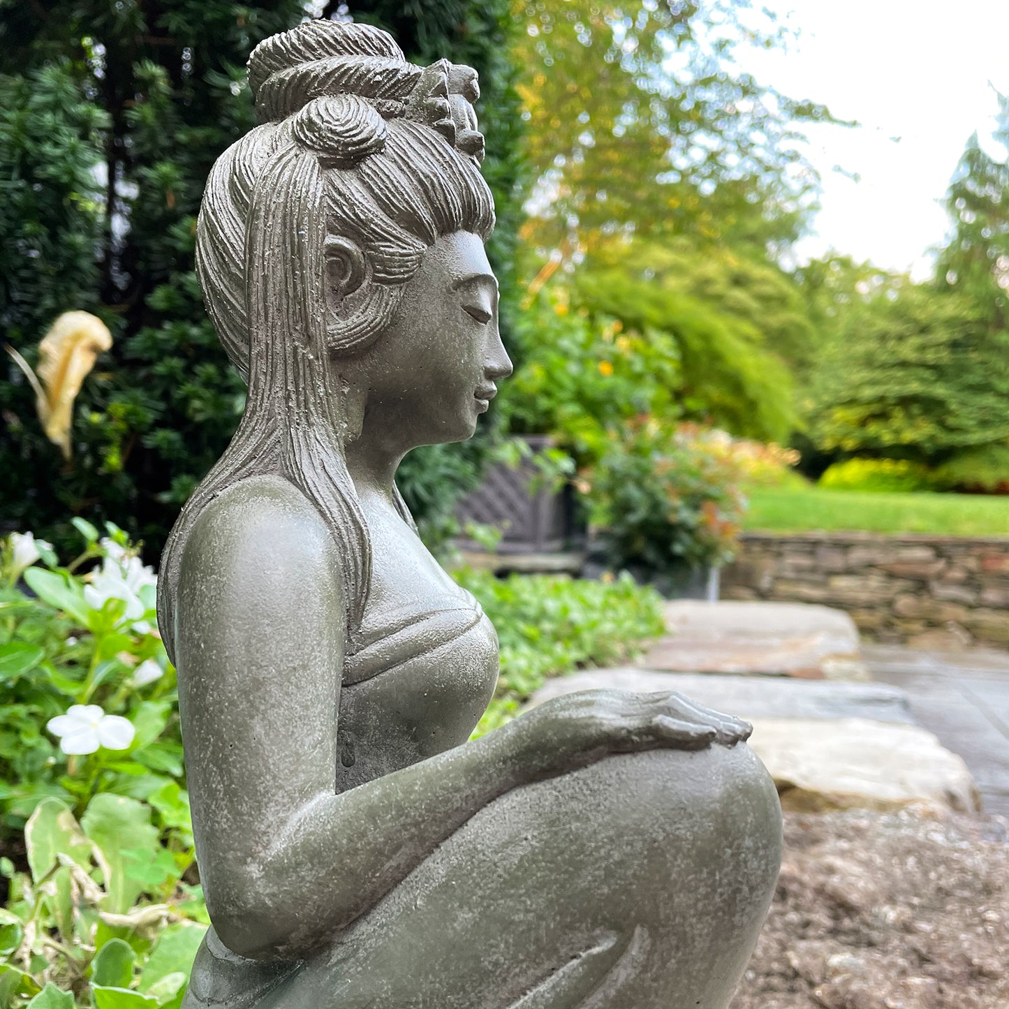 Garden Kuan Yin Royal Ease Statue